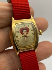 Betty Boop Character Watch in Valentine Heart Tin New Battery New NATO Red Strap