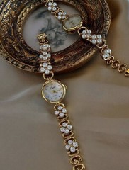 Vintage Gold Women’s Watch with Faux Pearl Band – Elegant Quartz Gift
