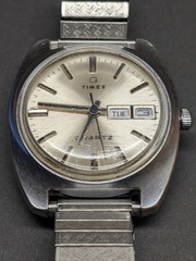 Timex Q Quartz Mens Watch 1970s Taiwan Dial PARTS or REPAIR RUNS SLOW Vintage