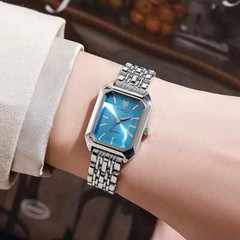 Blue Luxury Zinc Alloy Quartz Watch Stylish Strap Precise Timekeeping Women Gift
