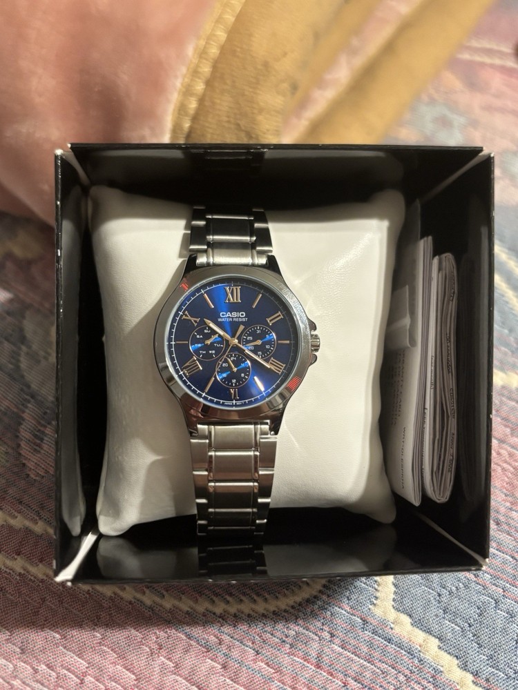Casio Men’s Blue Sunburst Dial Quartz Date Water-Resistant Watch Box/Manual
