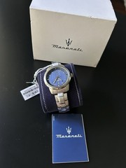 Maserati Successo Mens Silver Case Blue Dial Classic Wristwatch R8853121004