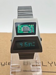 BenlyDesign Cyber Chip Window Retro-Futuristic Digital Watch S3000-C