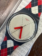 Swatch Gent Socquette GN255 Argyle Red Blue Strap 34mm NOS Box Papers Running