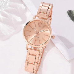 Fashion Gold Bracelet Quartz Wristwatch Luxury Watch for Women