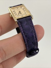 Vtg LORUS Seiko Ladies 28mm Watch Gold Tone Gold Tank Dial Roman Numbers -RUNS