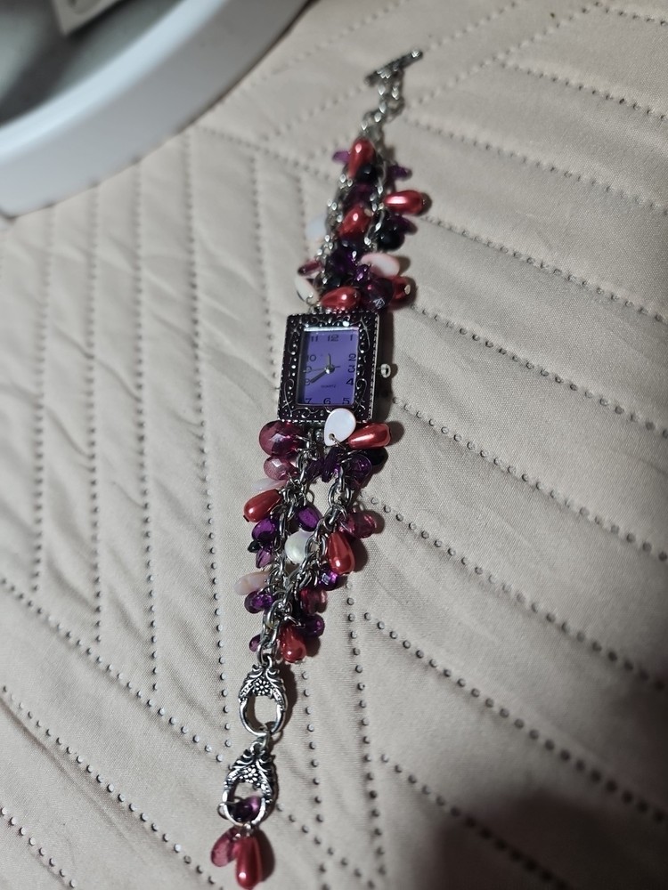 vintage women watch w/bracelet 8.25″pearl like, pink, purple Beads,see pictures.