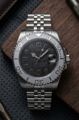 Carbon Fiber Automatic Watch, Sapphire Crystal, Stainless Steel Bracelet, 6 ATM