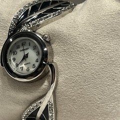 Embassy Bracelet Clasp Women’s Watch Rhinestones Black Silver New Battery
