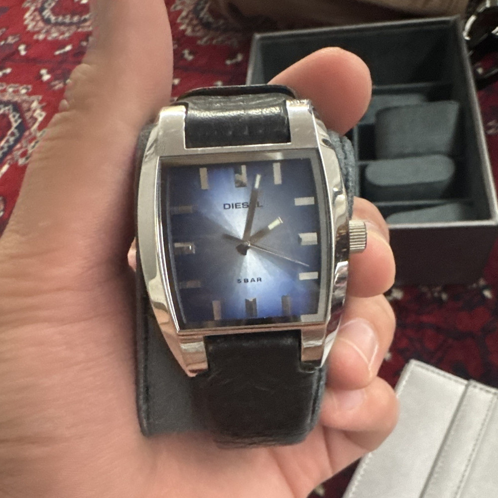 Diesel 5 Bar Men’s Quartz Watch Blue Dial Black Leather Strap 50m WR