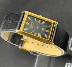 Vintage Seiko Slim Quartz Japanese Men’s Wrist Watch With DDP Shipping