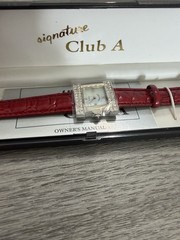 Signature Club A Women’s Watch. Needs new battery
