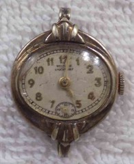 Vintage WELSBRO Gold Tone Wind Up Ladies Watch * RUNS * PARTS REPAIR