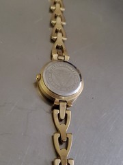 GUESS Watch Women’s Vintage Gold Tone Analog Quartz 1996 Japan 5.5 inch 24 mm