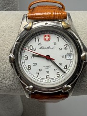 Scratched Eddie Bauer 05800 New Battery Mens Watch 35MM 7.75″ Swiss Made