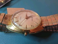 Vantage 17 Jewels Unisex Wristwatch Gold Tone Missing The Crown. Start/stop.