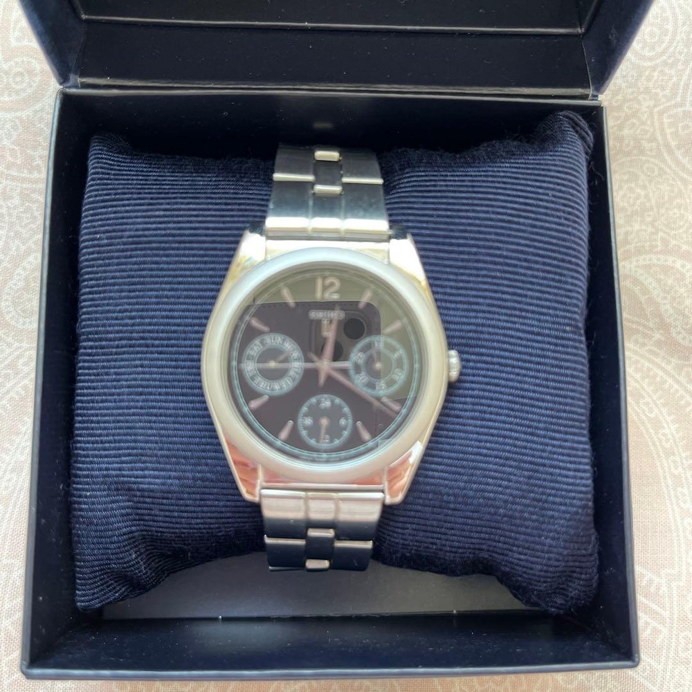 Seiko Lukia 5Y89-0A10 Quartz Silver Dial Wristwatch