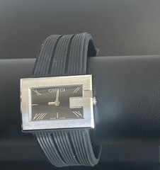 Gucci ladies nice slvr-black “G” watch, new battery, fast free shipping $399.99