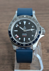 Yema Superman 500 GMT Batman 39 – YGMT22C39-AM2S – 39mm Men’s Diver GMT – 500M