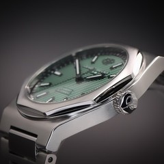 GIRARD-PERREGAUX Laureato 42 “Sunray Green” | Ref. 81010-11-3153-1CM | Full Set