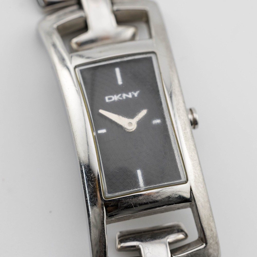 DKNY NY-4434 Solid St. Steel Quartz Analog Women’s Watch Sz. 6 1/4″ New Battery
