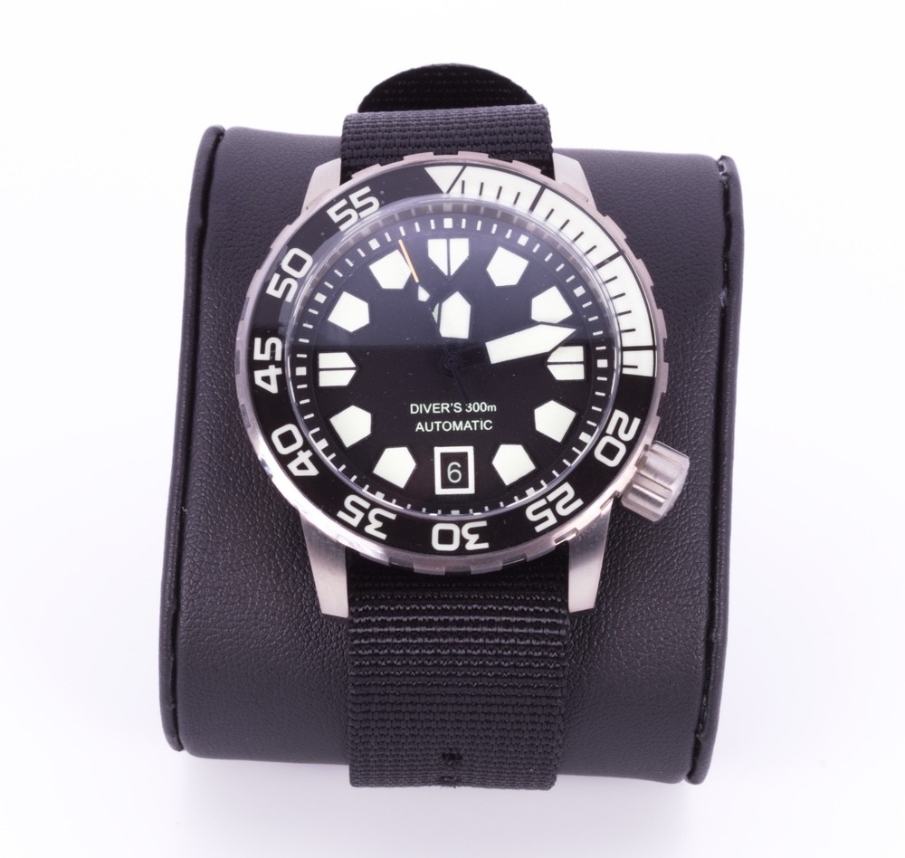 NEW HELM KHURABURI Titanium – black dial, automatic, bracelet and nylon strap
