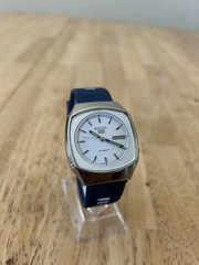 Vintage Seiko 5 Automatic White Dial Day/Date Cushion Case Blue Silicone Strap