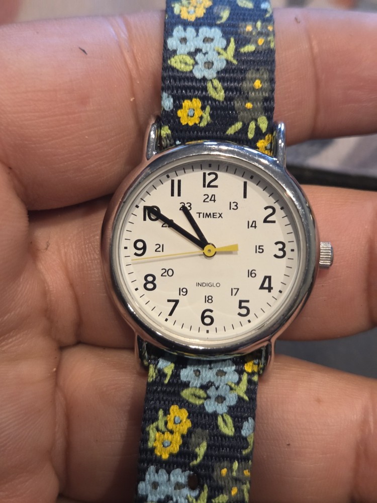 Timex Weekender Watch Women Indiglo Floral Nylon T2P370 31mm New Battery C126A