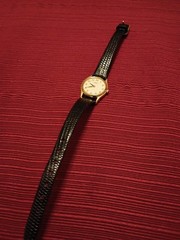 Vintage Seiko Quartz Women’s Gold Tone Watch White Dial Black Leather