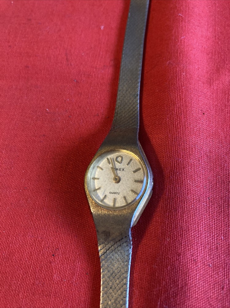Vintage TIMEX Q Quartz Watch Assembled in Taiwan (untested)