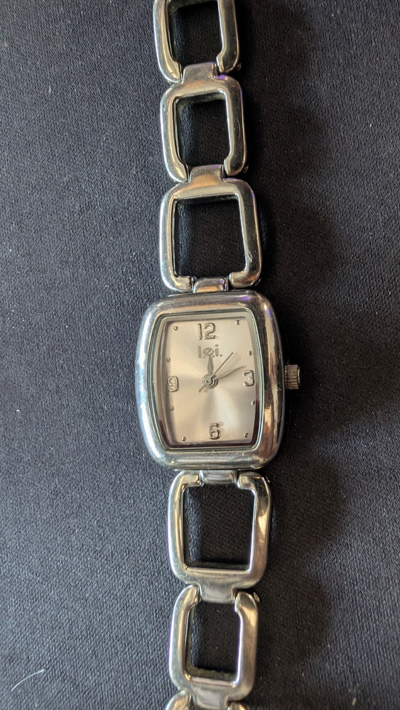 LEI Women’s Silver Tone White Dial Clasp Quartz Watch New Battery Runs!