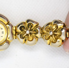 Vintage LA Express Womens Watch Gold Tone Flower Charm Link Bracelet Floral Dial