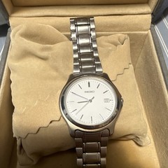 Seiko Quartz Date Men’s Wristwatch White Dial Silver Stainless Bracelet 33mm