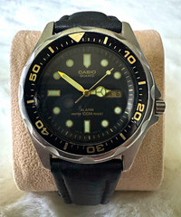 Vintage Casio 343 MMA-200W quartz analog-digital diver watch from the late 1980s