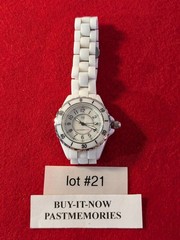 UNUSED, OLD STOCK “ISAAC MIZRAHI” WHITE CERAMIC LADIES WORKING WATCH, LOT #21
