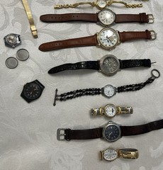 Vintage Watches Lot Of 15+ Men/ Women Not Tested Back Off Some All Brands