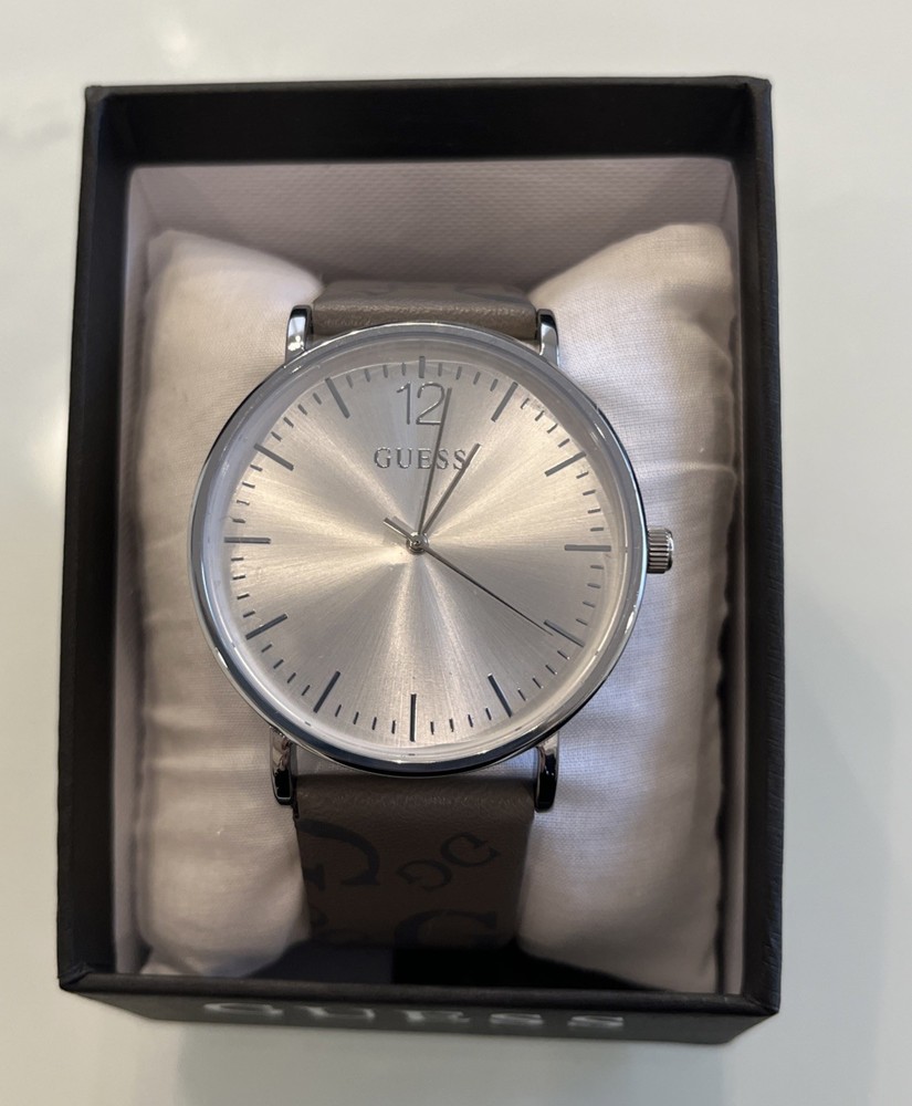 Guess U1340G1 Grey Leather Logo Watch