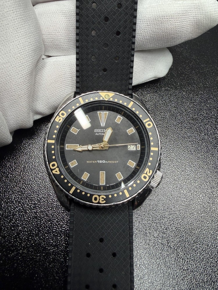 Seiko 90s Diver’s Automatic Diver 150m Black Dial Rubber Strap Date 7002-700A