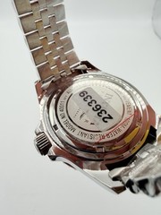 Invicta Pro Diver Quartz 40mm Black Dial Red/Silver Bezel Date 100m