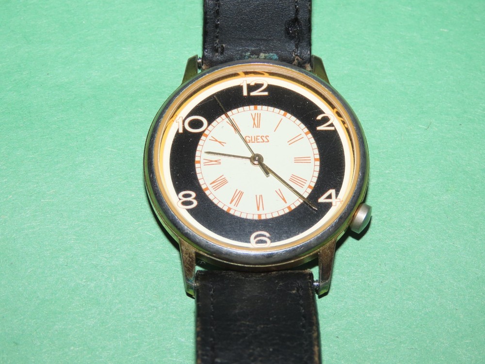 Vtg RUNS GUESS WATCH RED WHITE BLACK DIAL LEATHER BAND UNISEX CALLANEN HONG KONG