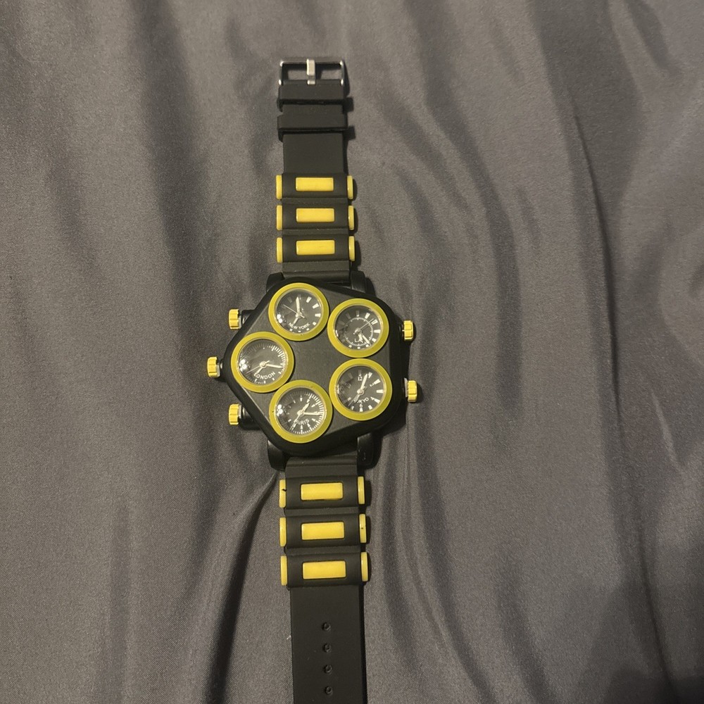 Men’s 1 Time Zone & 4 Decorative Sub Dials Silicon Band Fashion Hip Hop Watch