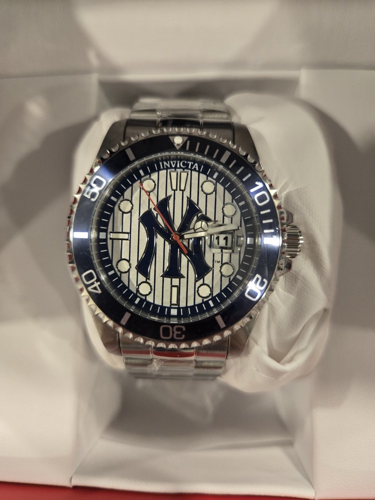 Invicta MLB New York Yankees Mens Pro Diver Watch 43mm Silver With Date 49856