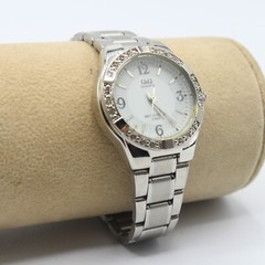 Vintage Q&Q Quartz Unisex Casual Retro Diamonds Water Resist 5 Bar Collectible