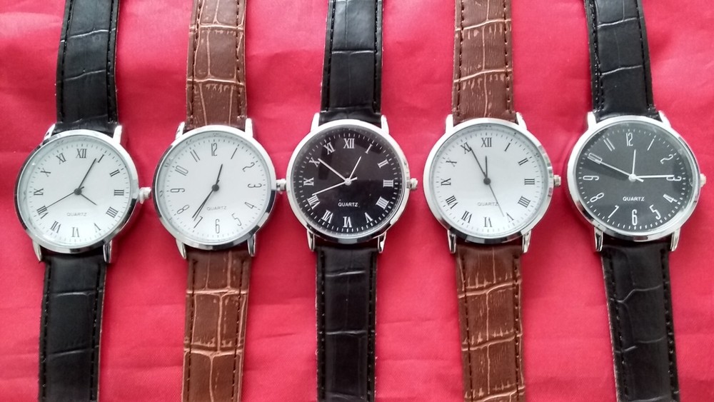 Set of 5 NEW Men’s Watches 10 FREE SPARE BATTERIES lot 007007 WWW Watch