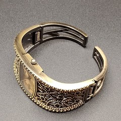 Elegant Vintage Style Bangle Cuff Watch Women’s Quartz Antique Gold Tone