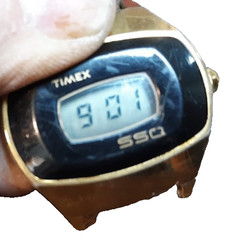BIG Vintage 1970’s Timex 38MM SSQ Digital H Cell gold tone Watch no band