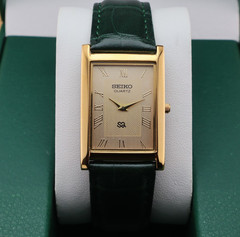 Vintage Seiko Slim Quartz Men’s Wrist Watch Gold Dial with Green Strap.