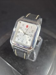 Men’s SWISS Watch VICTORINOX SWISS ARMY “Officer’s” 241068 NEEDS BATTERY