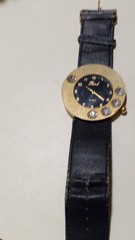 Pearl Quartz Analog Wristwatch Black Leather Strap Gold Case Arabic Numerals