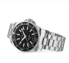 Gucci Dive Black Dial Stainless Steel Men’s Watch YA136301